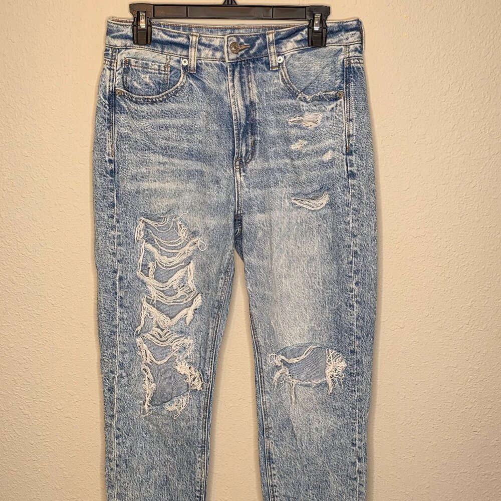 American Eagle Comfort Stretch Waistband Ripped Mom Jeans, Size 6 Short